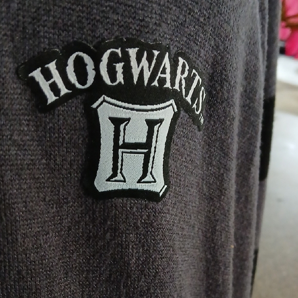 Warner Bros. Gray and Black Hogwarts Shrug XXL - Picture 7 of 8